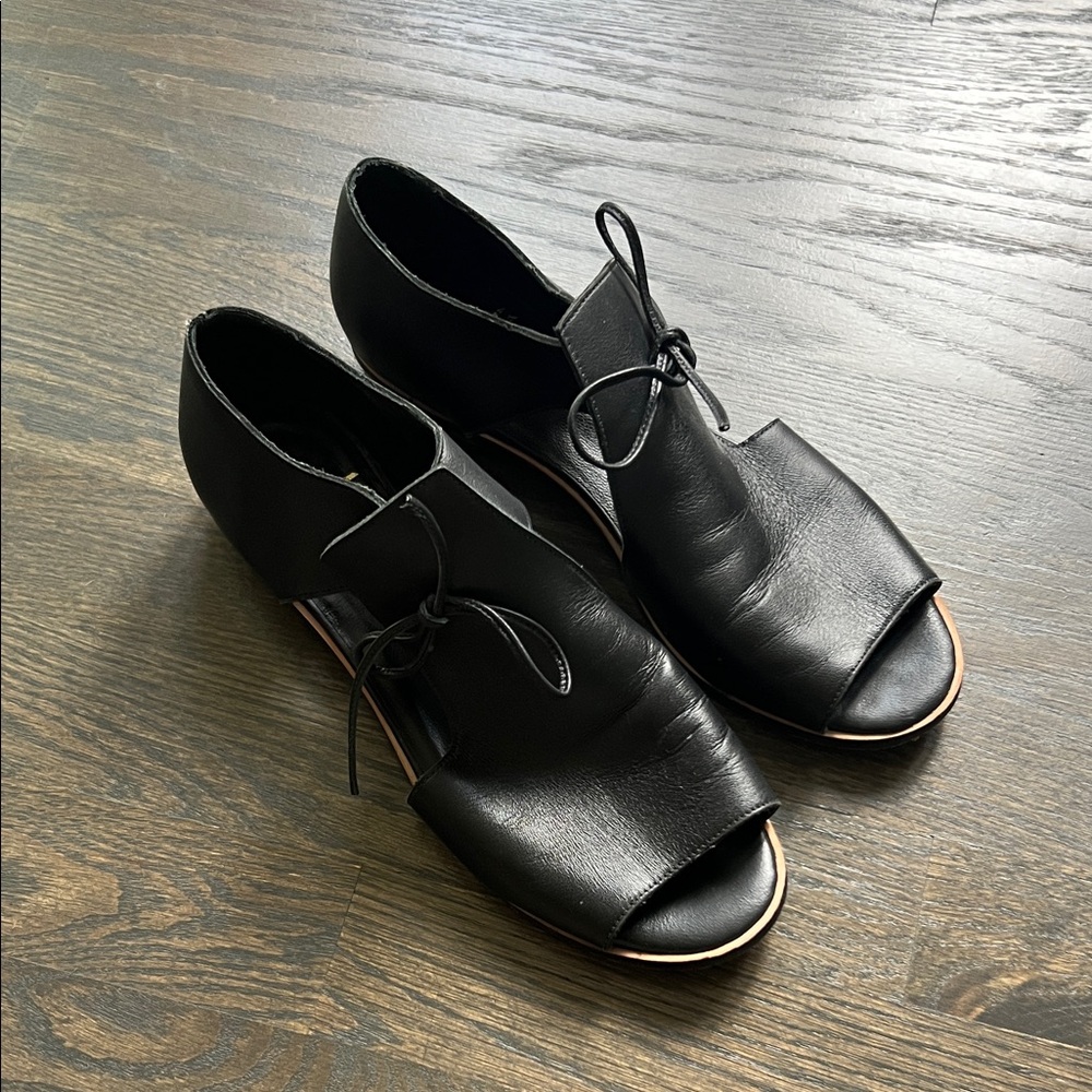 Chic Black Leather Women's Sandals